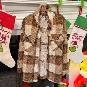 Zenana Outfitters Oversized Women’s Textured Sherpa Jacket in Brown and Cream